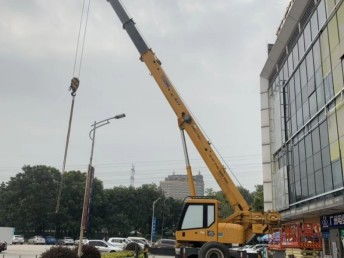 图 广州科学城吊车出租,科学城吊机租赁公司电话 广州租赁